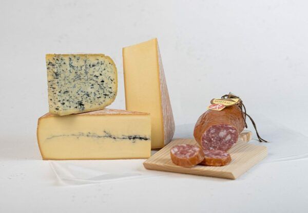 Fruitière des Coteaux de Seille Lavigny Jura Fromage Box Party Raclette, Comté, Bleu de Gex, Morbier, Tomme du Jura, Raclette, Saucisse de Morteau