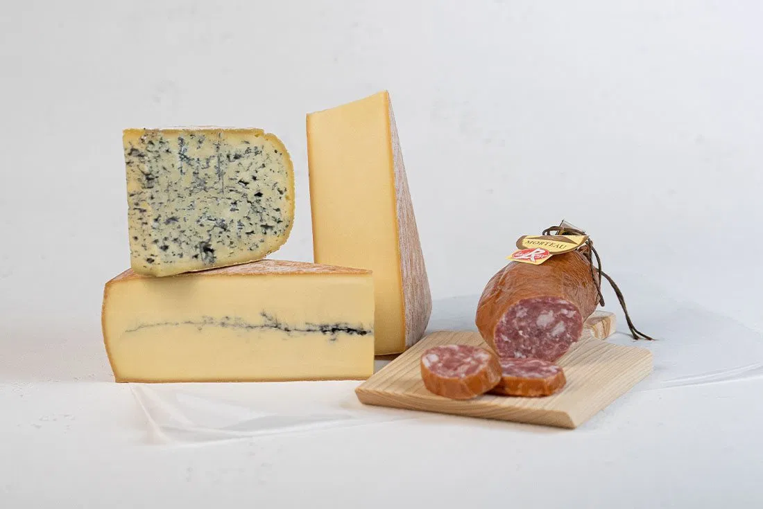 Fruitière des Coteaux de Seille Lavigny Jura Fromage Box Party Raclette, Comté, Bleu de Gex, Morbier, Tomme du Jura, Raclette, Saucisse de Morteau